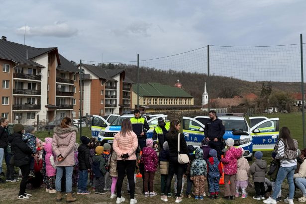 Politistii si jandarmii din Praid mai aproape de copii in cadrul programului Scoala Altfel