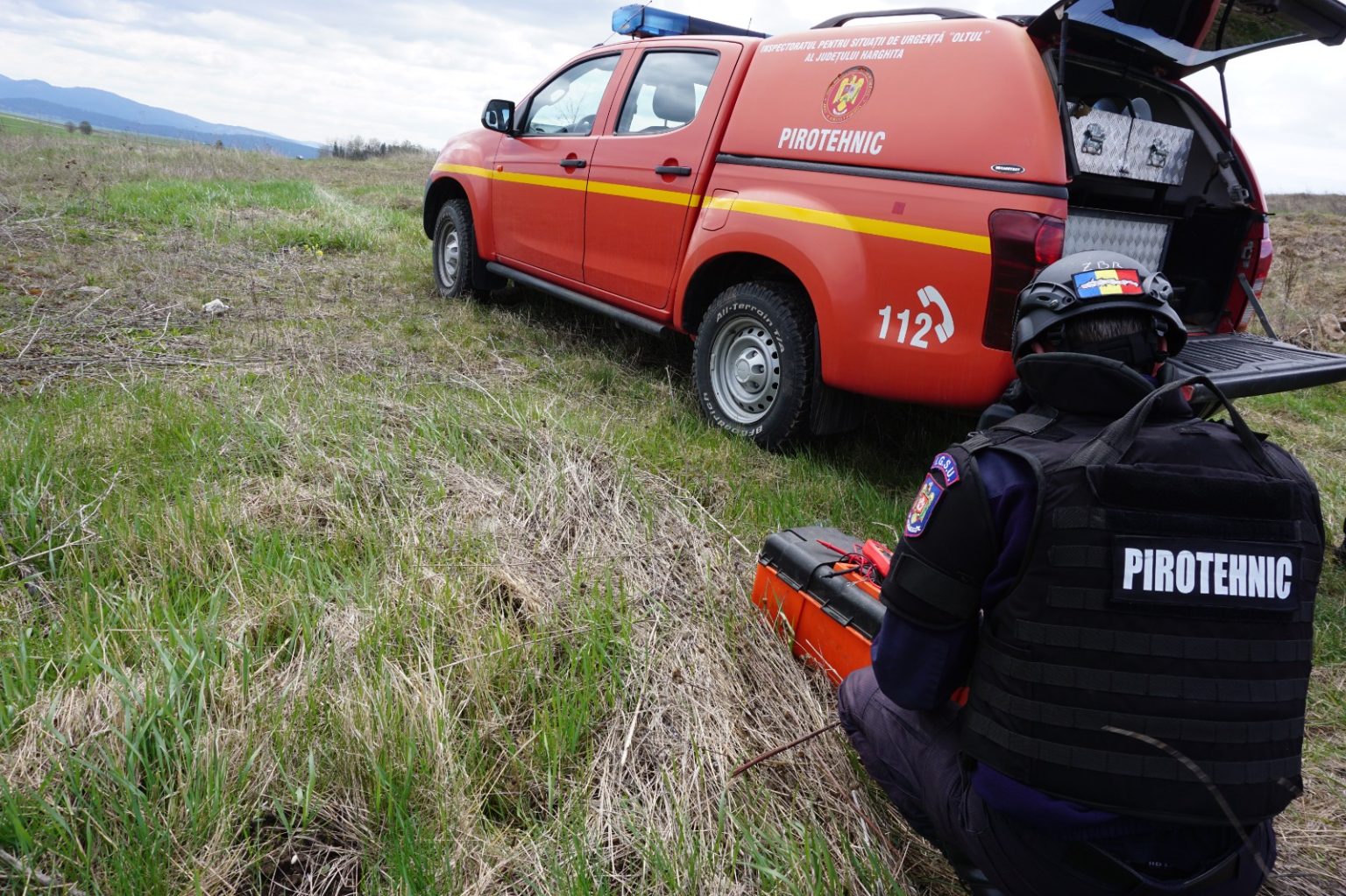 Aproape 600 de elemente de munitie distruse in siguranta de pirotehnistii din Harghita si Brasov la Carta FOTOVIDEO