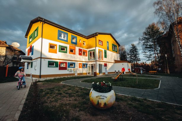 Gradinita Micimacko din Miercurea Ciuc inaugurata dupa renovare conditii excelente pentru aproximativ 170 de copii