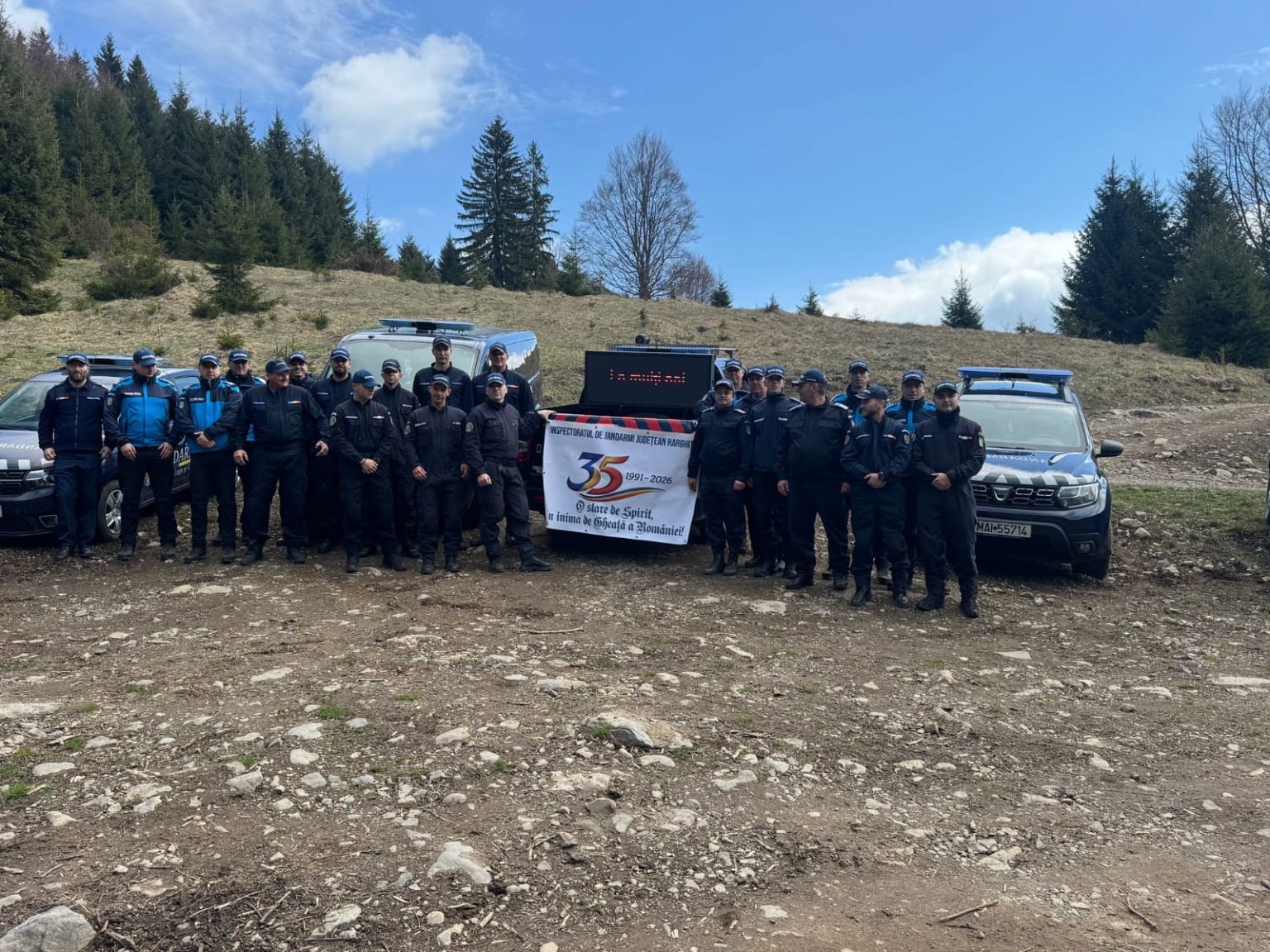 Jandarmii din Harghita au lansat campania Padurea celor 35 de ani printr o actiune de plantare in Praid