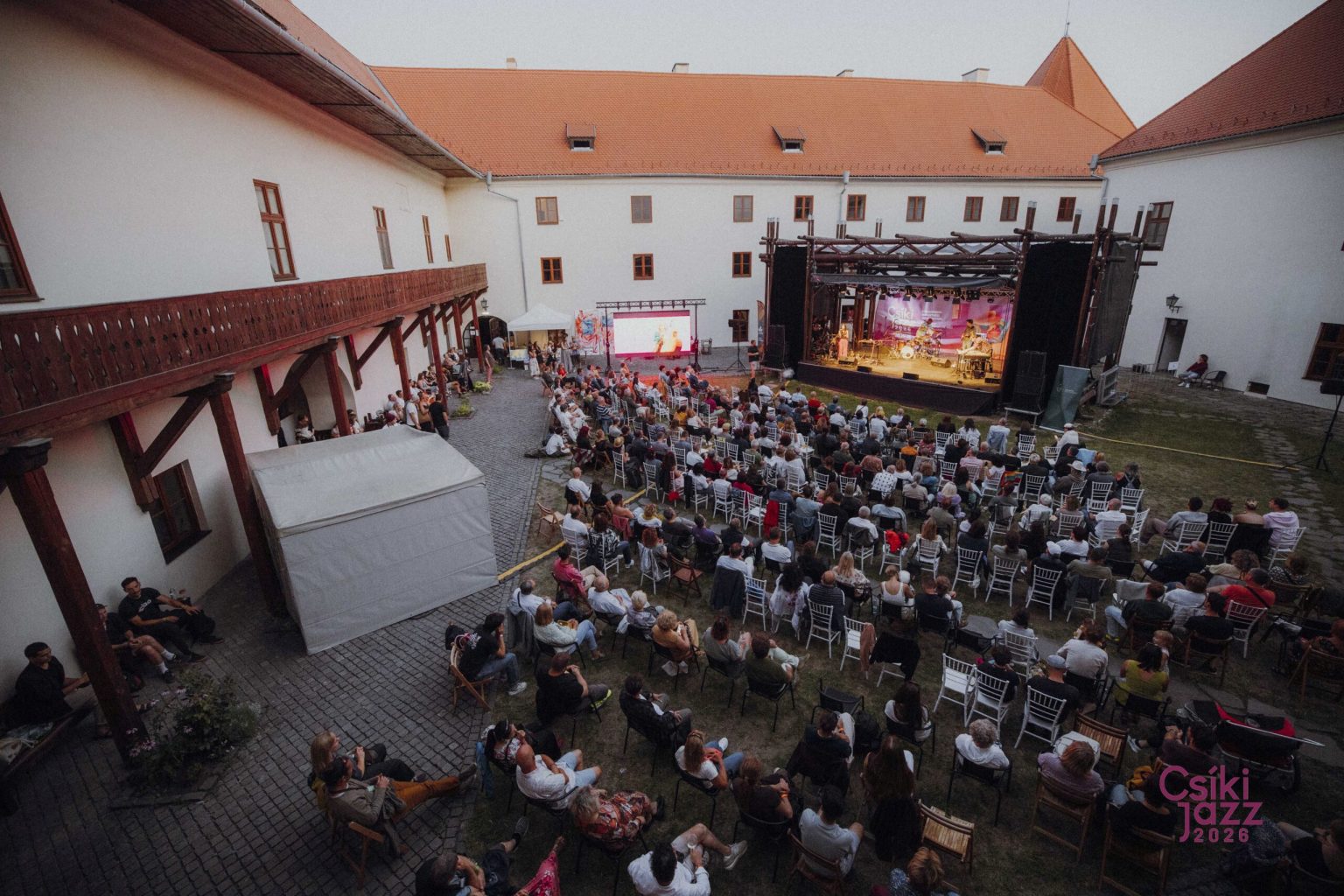 Csíki Jazz 2026, încheierea. Trei zile de concerte și sute de pasionați ai jazzului la Cetatea Mikó. 1 Csiki Jazz 2026 incheierea Trei zile de concerte si sute de pasionati ai jazzului la Cetatea Miko