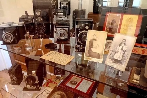 Istoria succinta a tehnicii fotografice in cadrul expozitiei 1001 Aparate si Accesorii Foto