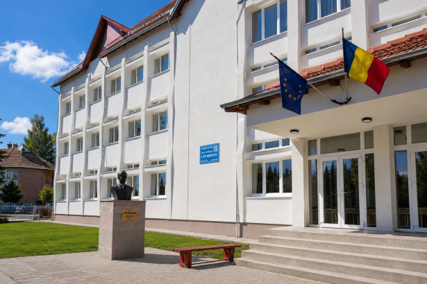 O sala de sport aproape 30 de ani de fisuri studii promisiuni si fonduri care nu au fost alocate pentru renovarea completa a Scolii Liviu Rebreanu din Miercurea Ciuc