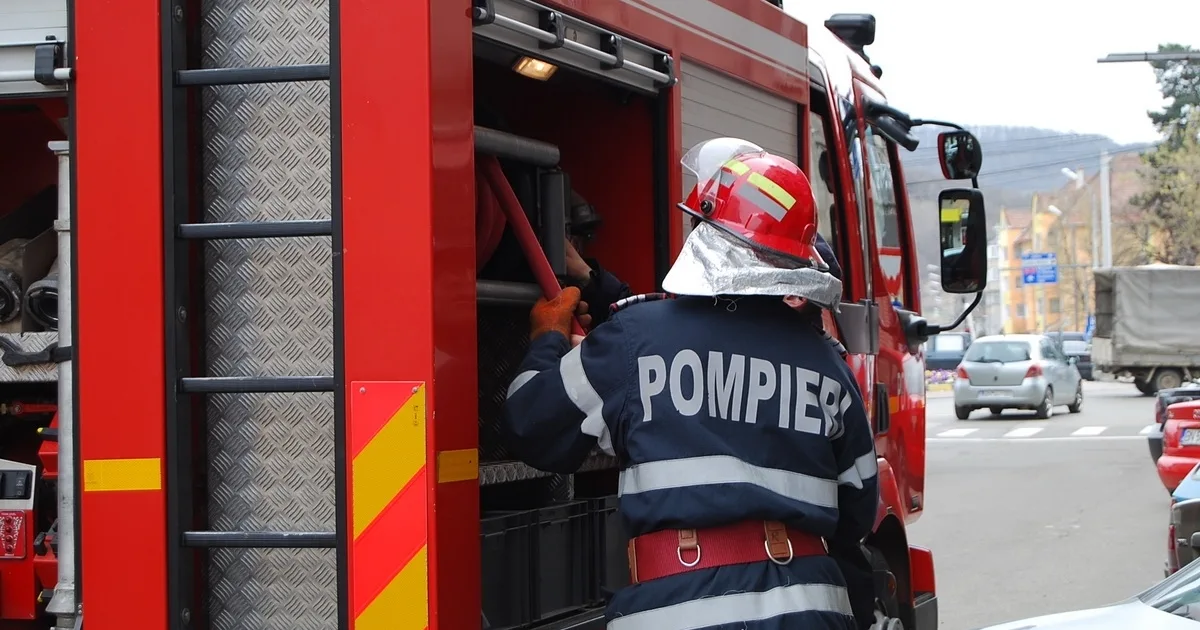 Patru garaje și patru anexe distruse de un incendiu la Odorheiu Secuiesc